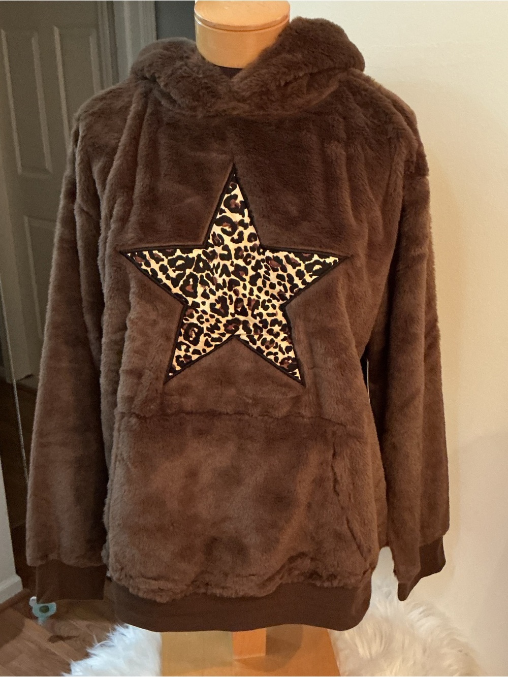 No Boundaries Plush Faux Fur Leopard Star Hoodie XL (16-18) Cozy chocolate Brown - Picture 2 of 12